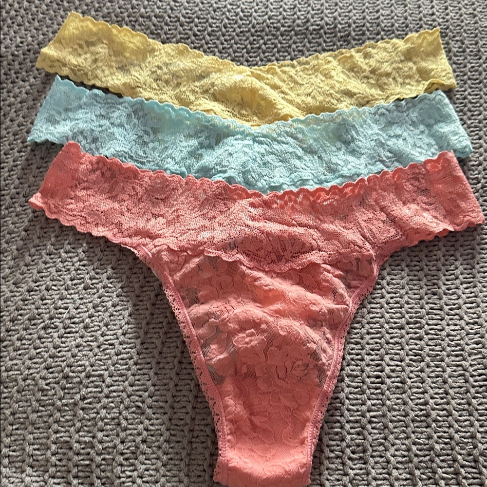 Hanky Panky Pastel Lace Thong Trio - Picture 3 of 3